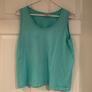 Women’s light weight green tank top Big Shot large